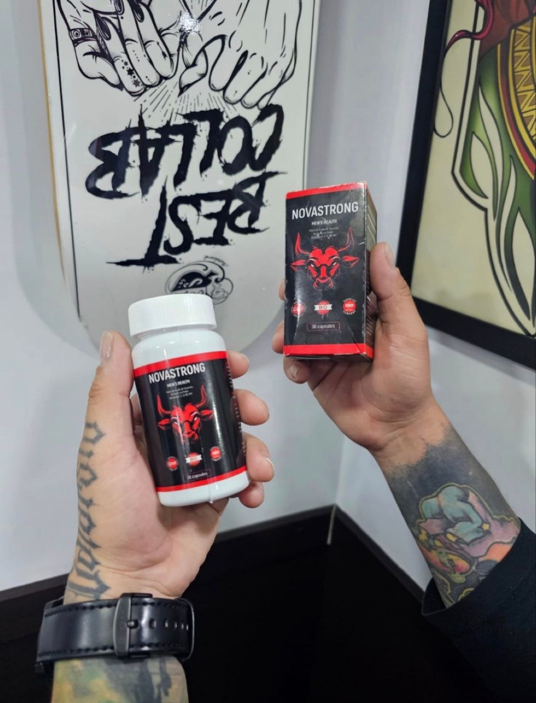 Dos manos sosteniendo el frasco y la caja NovaStrong